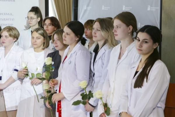 Во Всеволожской больнице торжественно отметили День медицинской сестры
